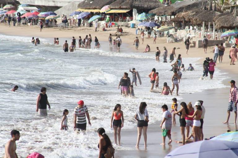 Jóvenes, fiesta y delta, la triada que impulsa la nueva ola de Covid-19 en México