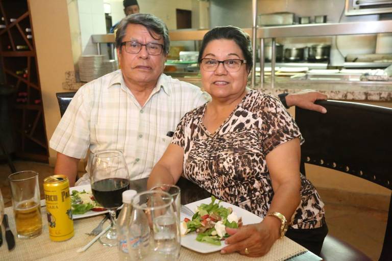 Protagonizan abogados una cena para celebrar su día