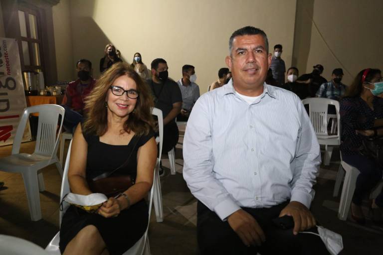 Arturo Santamaría Gómez presenta su libro ‘El futbolista sinaloense, talento, fuerza y garra’