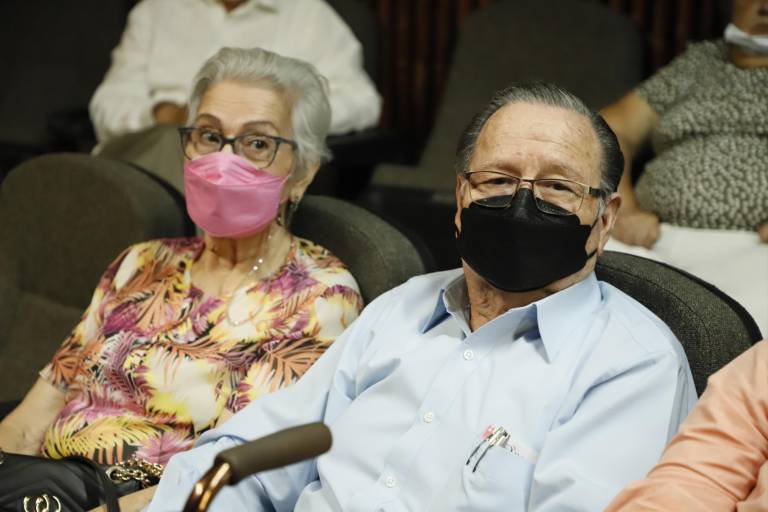 Viven velada de comedia y ópera en ‘Elixir de amor’