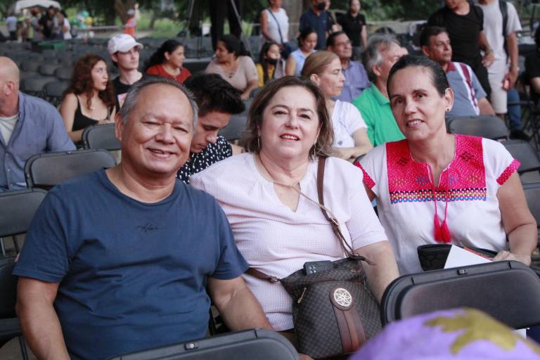 Familias enteras viven una gran fiesta sinaloense