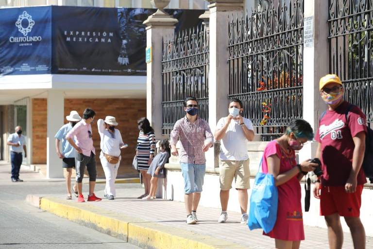 Contagios de Covid aumentaron 62% en dos semanas en México; Salud estima que hay 48,801 casos activos