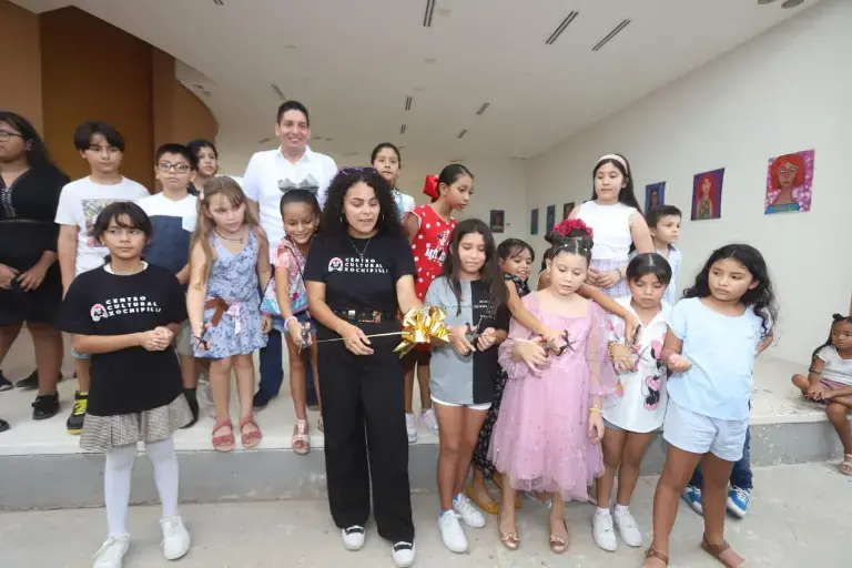 $!El arte se ha convertido en un espacio de convivencia, aprendizaje y felicidad para Luis Enrique dentro del Centro Cultural Xochipilli.