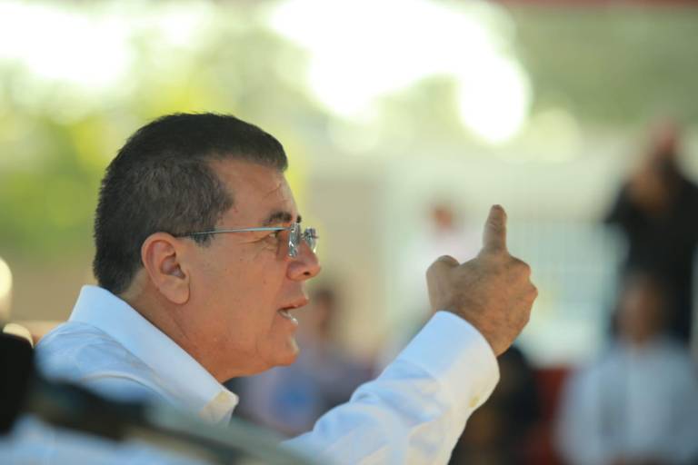 No deben multar a quien se estacione en línea amarilla en el carril preferencial: Alcalde