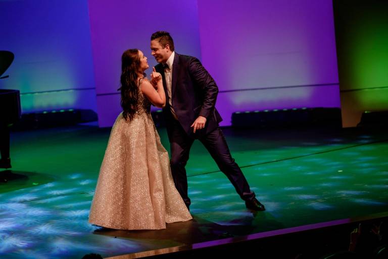 Regalan Julia y Tobías una noche memorable a sinaloenses