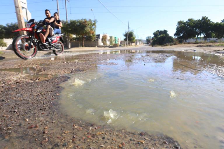 Contaminan el arroyo Jabalines con descargas de aguas negras, en Mazatlán