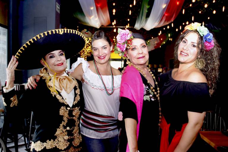 Lucía Velasco de González tiene festejo mexicano en su cumpleaños