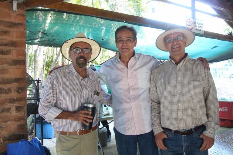 Ex alumnos del ICH disfrutan su tradicional reunión de fin de año