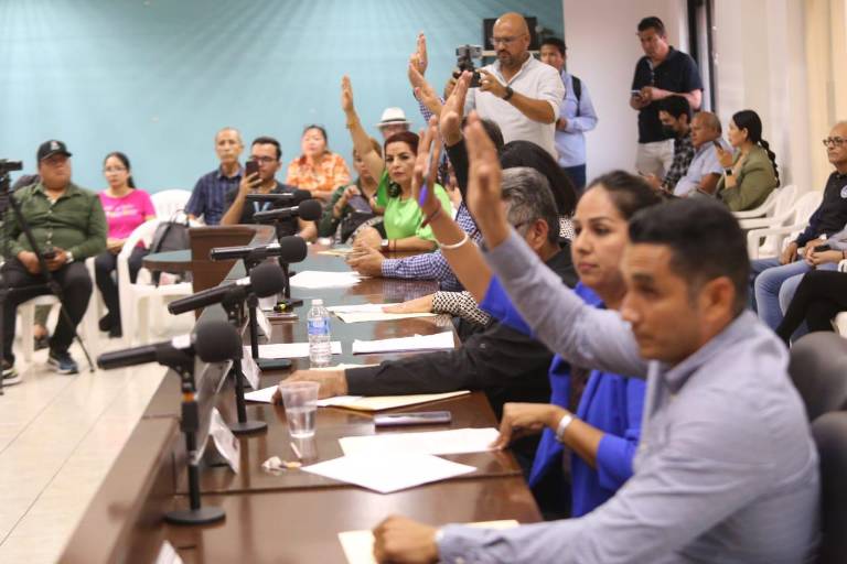 Aprueba Cabildo por mayoría remoción del Secretario del Ayuntamiento de Mazatlán