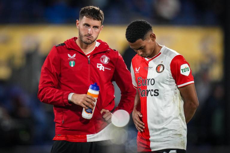 Santi Giménez y Feyenoord caen en la Supercopa de la Eredivisie