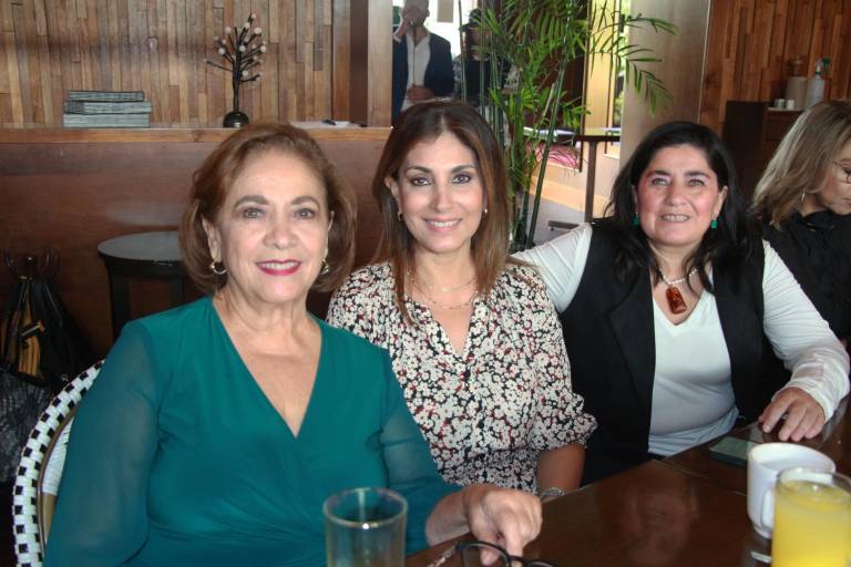 Con visión empresarial, comparte su experiencia