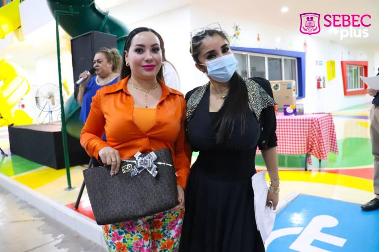 Las consienten en su día en el Colegio SEBEC