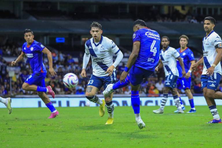 Puebla aprovecha la fragilidad de Cruz Azul para amarrar boleto a la Liguilla