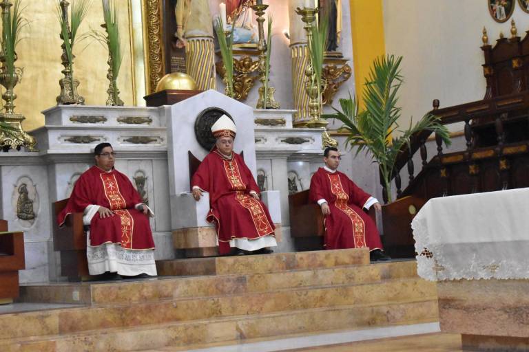Aclaman a Cristo en la tradicional Misa de Domingo de Ramos