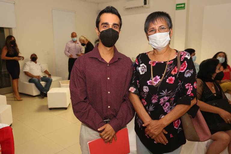 Enrique Escalona e Irma Calvo reciben el galardón del Premio Binacional Valladolid a las Letras