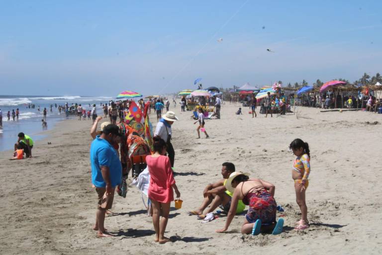 Reportan buena afluencia de visitantes a playas de Rosario