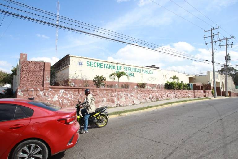 Empezarán a demoler edificio donde estuvo la SSPM de Mazatlán