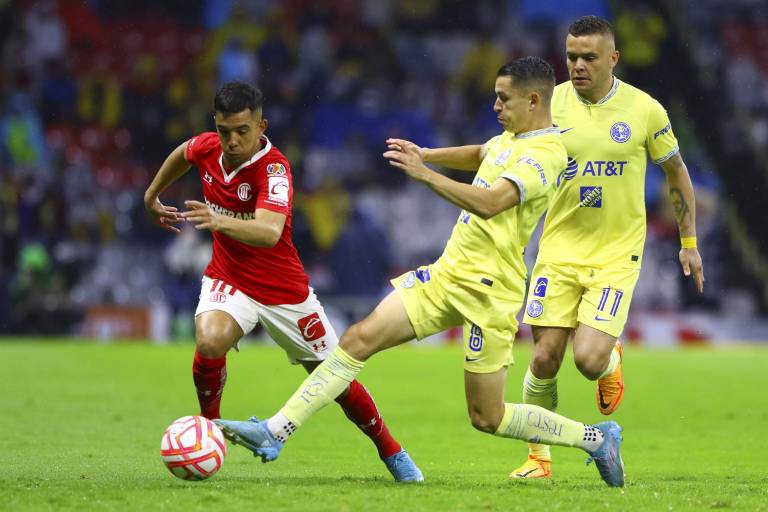 Golazo de Richard Sánchez da a América agónico triunfo ante Toluca
