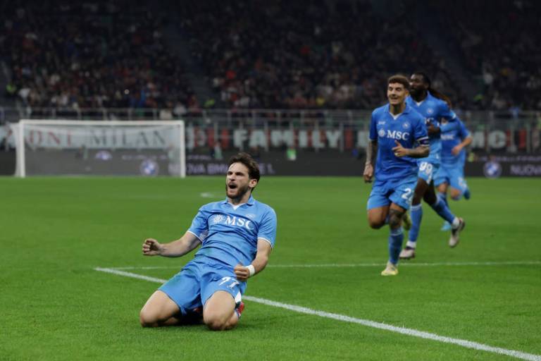 Nápoles gana al Milan en San Siro y abre hueco al frente de la Serie A