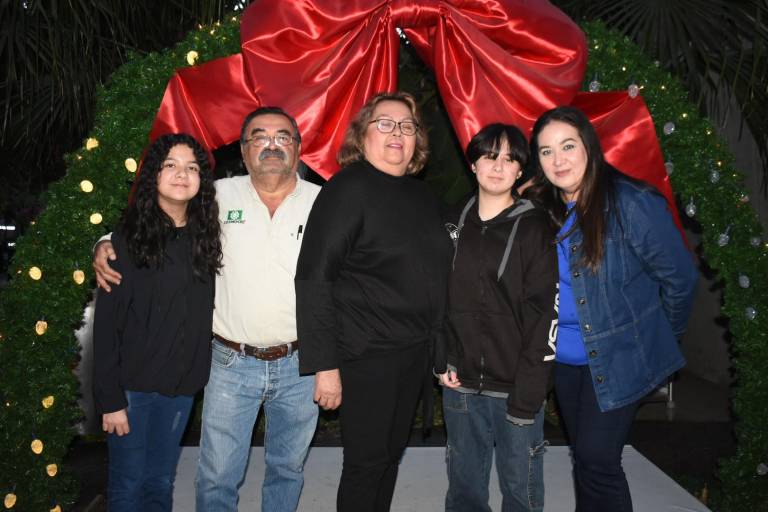 Despiden las luces más brillantes del Botánico