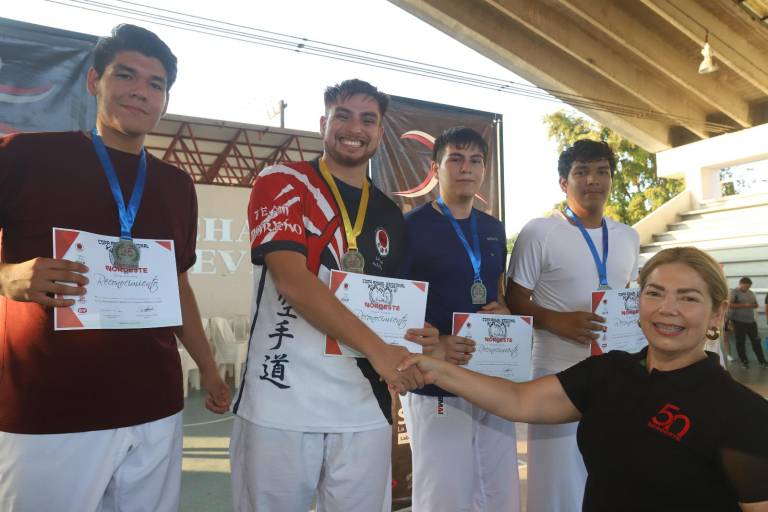 Reconocen a lo mejor de la edición 25 de la Copa Noroeste de Karate