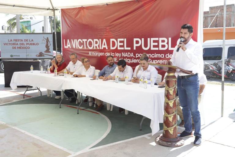 Realizan legisladores de Morena asamblea para informar sobre la Reforma Judicial, en Mazatlán