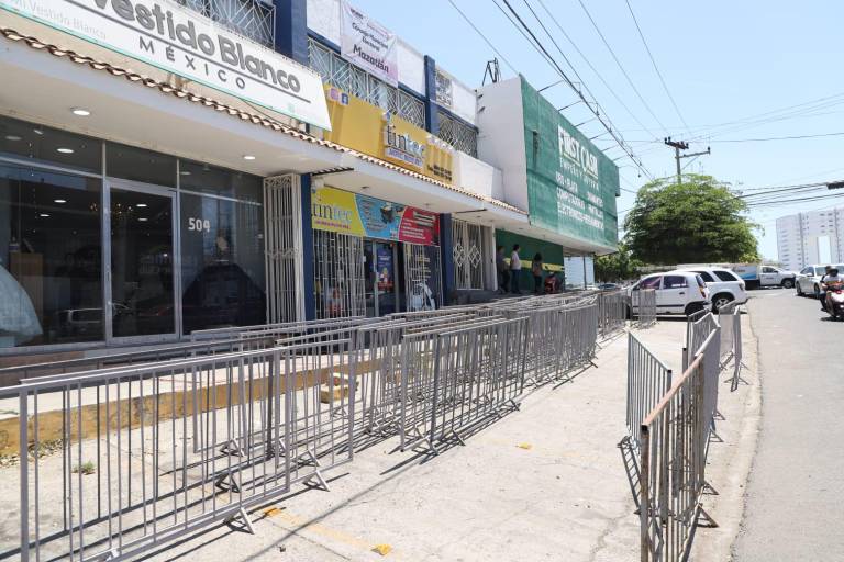 Inicia cierre de vialidades aledañas a consejos electorales en vísperas de votaciones de este domingo