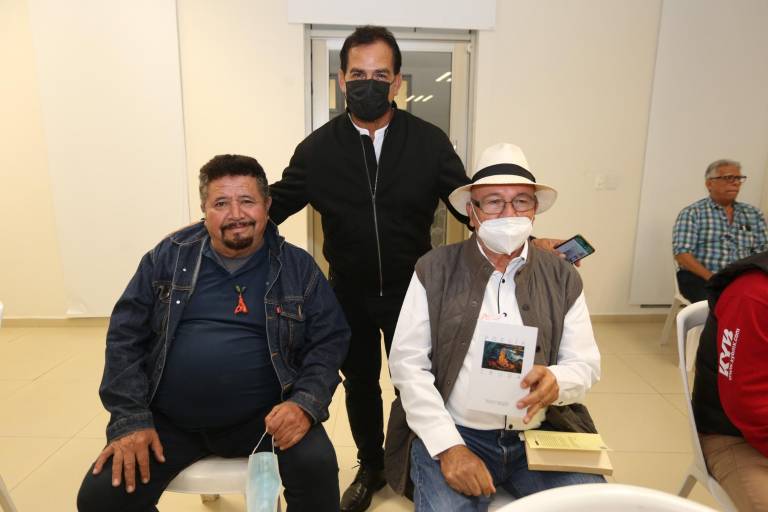 El libro ‘Poesía cruda’ es presentado por Marco Antonio Tirado