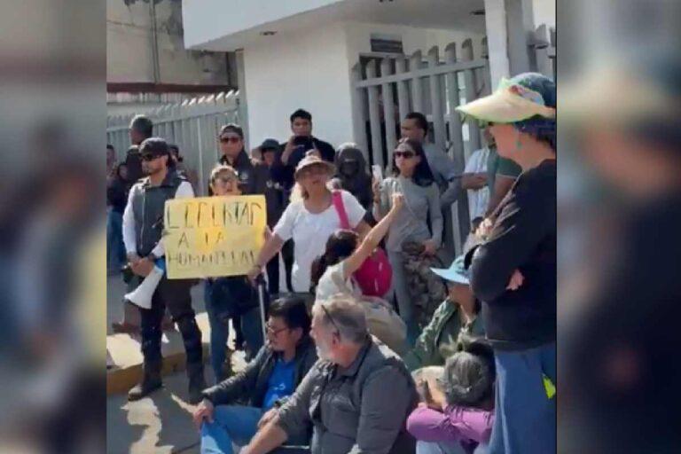 $!Trasladan al Reclusorio Norte a jóvenes detenidos en marcha de Generación Z; familiares denuncian falta de claridad en el proceso