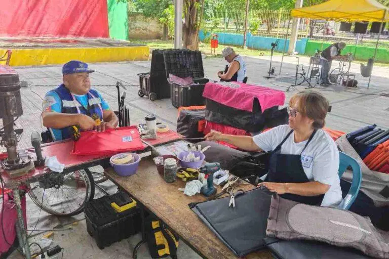 $!‘Enchúlame la silla’: la iniciativa que enseña mecánica a personas con discapacidad y las emplea