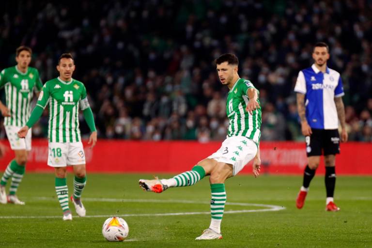 El Betis se da un festín ante el Alavés, en el futbol español