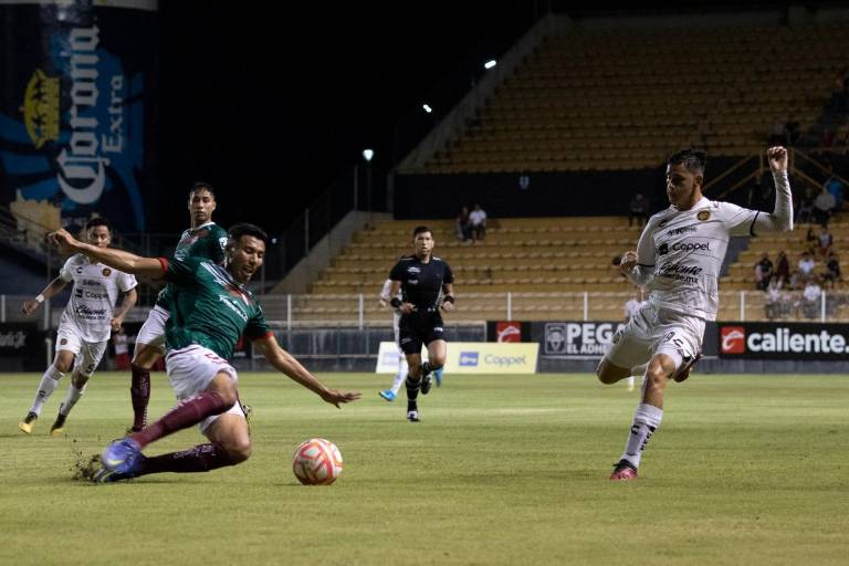 Dorados de Sinaloa golea en casa a Mineros y se mete en la pelea por la repesca