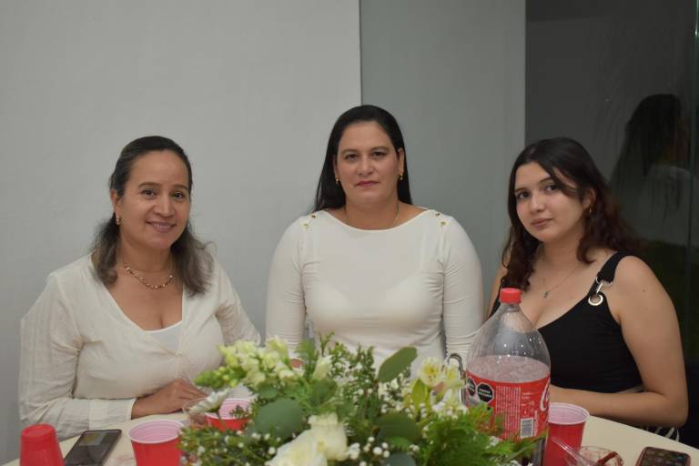 Despiden Alegría Peña y Manuel de Jesús Serrano su soltería