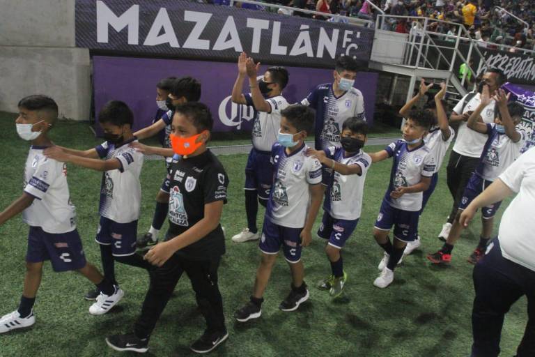 Vuelve la algarabía al Kraken con inauguración de la Copa Mazatlán de Futbol 7