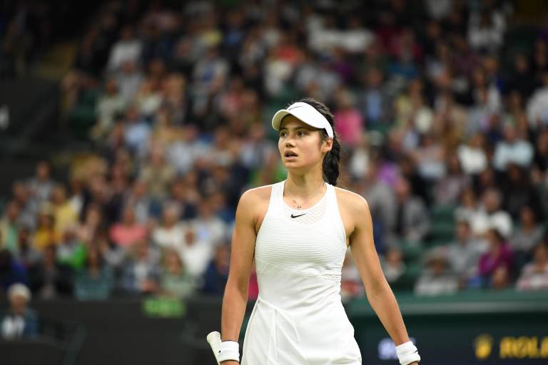 Emma Raducanu se retira de un torneo previo al Abierto de Australia por lesión de espalda