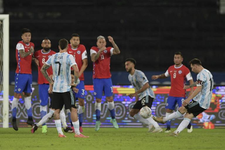 Argentina deja ir la ventaja ante Chile, que logra el empate en la Copa América
