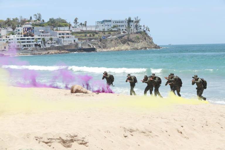 Realiza Semar operaciones de desembarco anfibio y rescate en Olas Altas