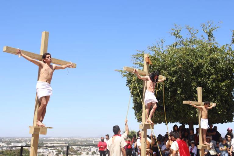 ’Con la cruz, Jesús se une al silencio de jóvenes indefensos y de las víctimas del narcotráfico’: Obispo de Culiacán