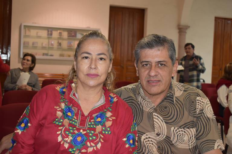 Disfrutan del talento musical del guitarrista Massimo Gatta