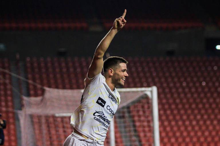 Hat-trick de Joaquín Fernández guía a Dorados al triunfo ante La Paz