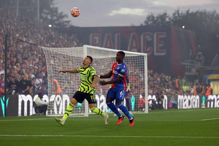 Arsenal resistió con uno menos y venció a Crystal Palace