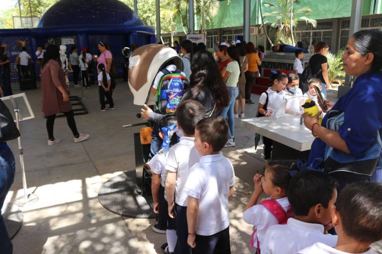 Lleva CONFÍE la ciencia a niñas y niños de la comunidad de Chinitos, Angostura