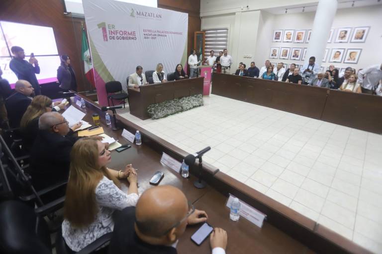 ‘Esto no es un circo’: Alcaldesa de Mazatlán en informe