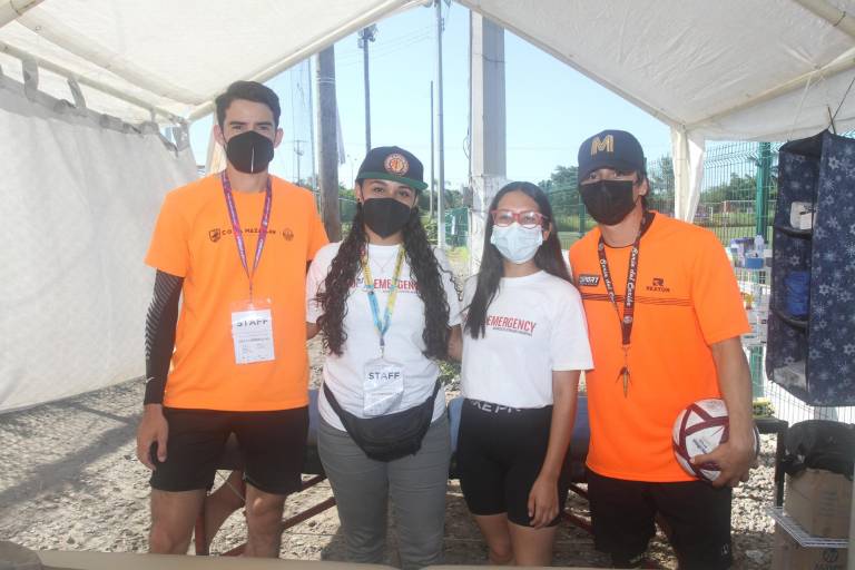 Visitantes a la Copa Mazatlán de Futbol 7 2021 gozan del puerto