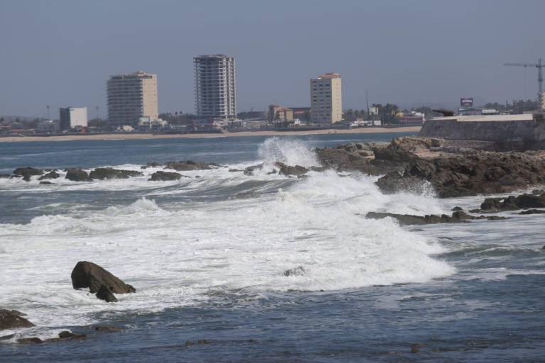 En Mazatlán alertan para este viernes mar de fondo