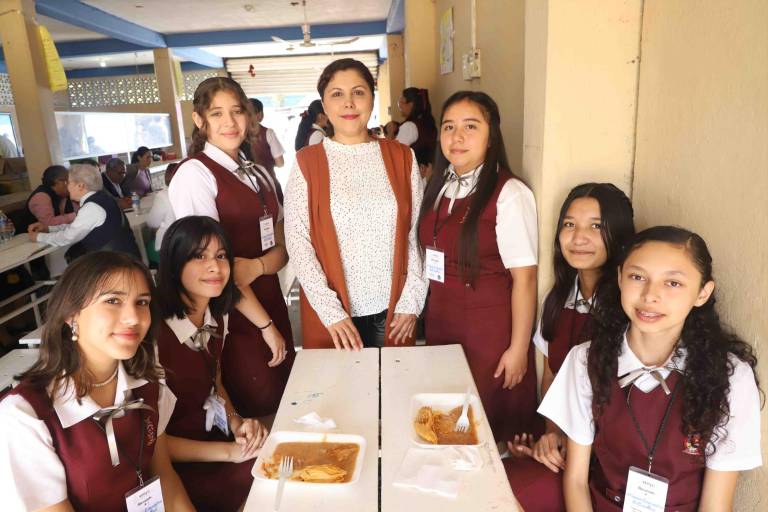 Demuestran sus valores e identidad en concurso de escoltas