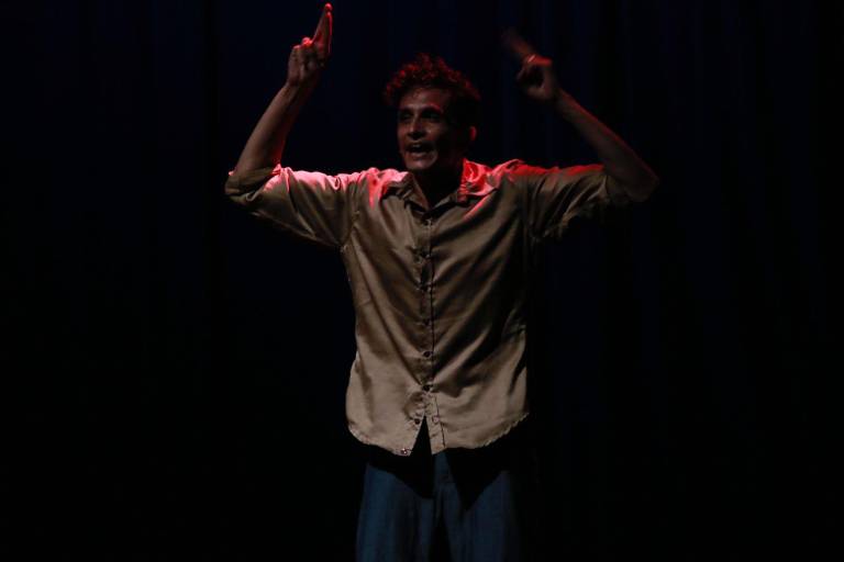 Caen las ‘Flores para los muertos’, en el inicio del Festival de Teatro A Una Sola Voz