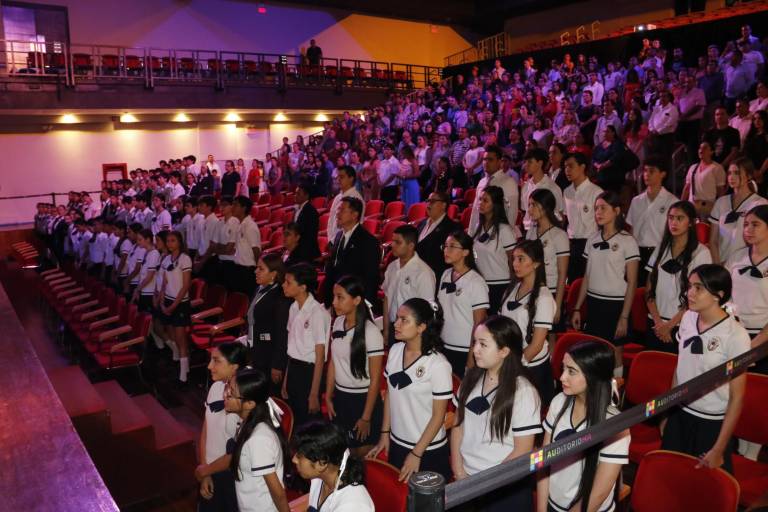 Alumnos del Instituto América dicen adiós a la secundaria