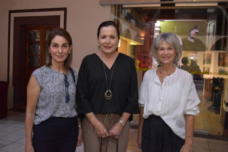 Acompañan a Cecilia Pablos en la presentación de su libro ‘Galbare’