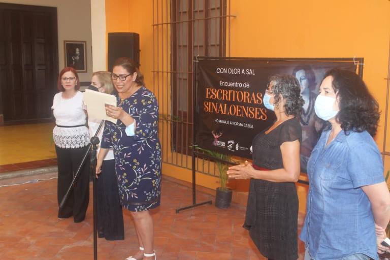 Se reúnen escritoras sinaloenses en Mazatlán